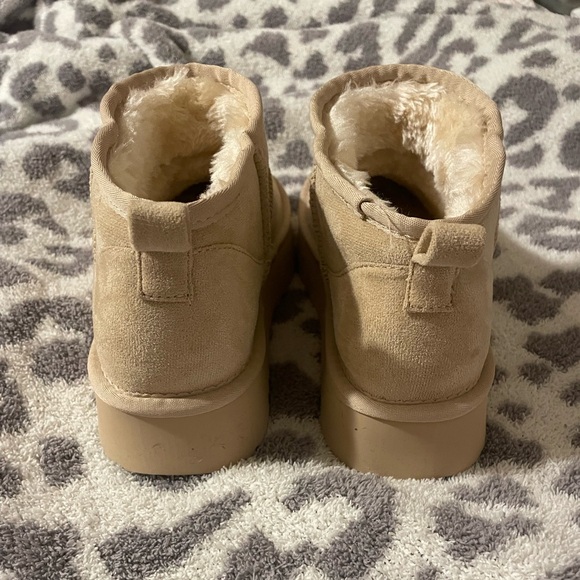 Beach by Matisse natural breckenridge UGG boots!! BRAND NEW!! - Picture 3 of 6